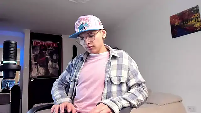 a lejandro 0 8 online show from December 2024 08:38:02 PM