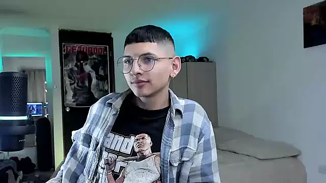 a lejandro 0 8 online show from December 2024 01:02:02 AM