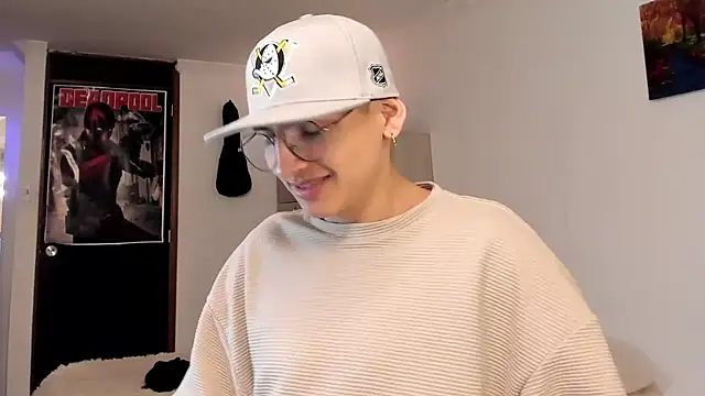 a lejandro 0 8 online show from December 2024 11:09:01 PM