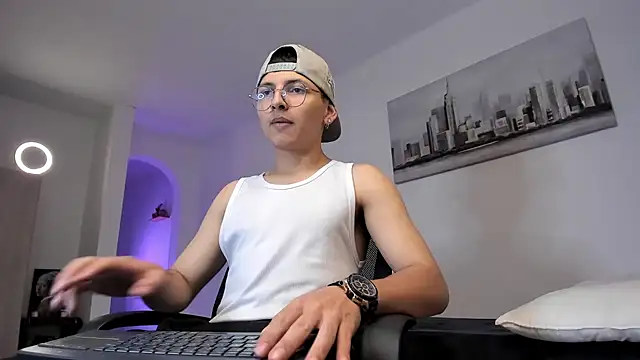 a lejandro 0 8 online show from March 2025 06:27:01 AM