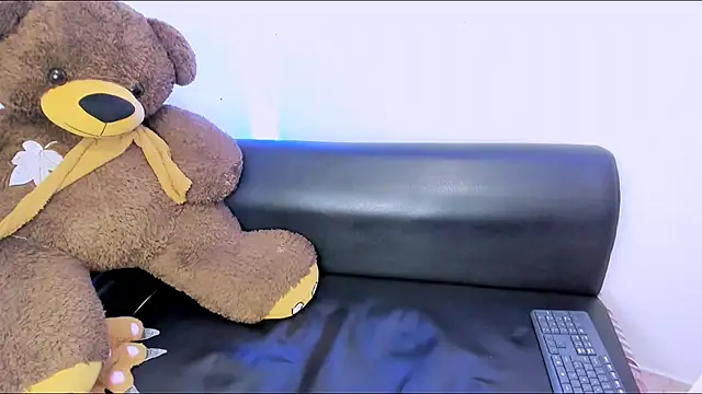 Snapshot of aurora_mcry chatting on March 2025 08:13:01 AM aurora mcry online show from March 2025 08:13:01 AM