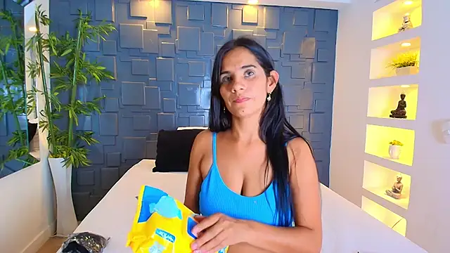 Snapshot of EmmilyCollson chatting on January 2025 05:04:01 PM EmmilyCollson online show from January 2025 05:04:01 PM