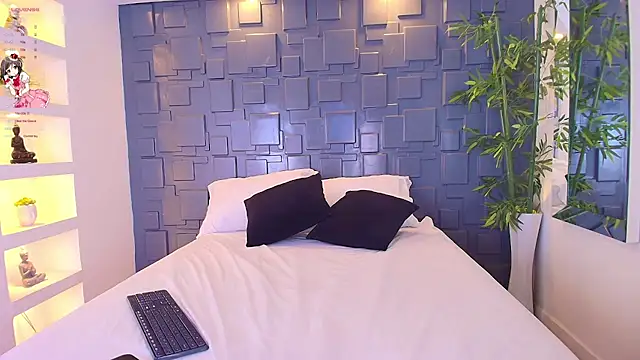 Snapshot of EmmilyCollson chatting on February 2025 05:18:02 PM EmmilyCollson online show from February 2025 05:18:02 PM