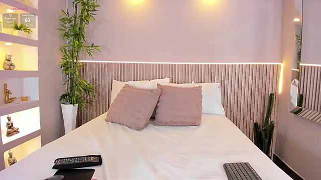 Snapshot of EmmilyCollson chatting on December 2025 05:11:02 PM EmmilyCollson online show from December 2025 05:11:02 PM