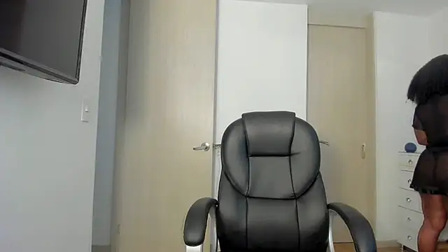 Snapshot of charlotte_tiller chatting on April 2026 05:57:01 AM charlotte tiller online show from April 2026 05:57:01 AM