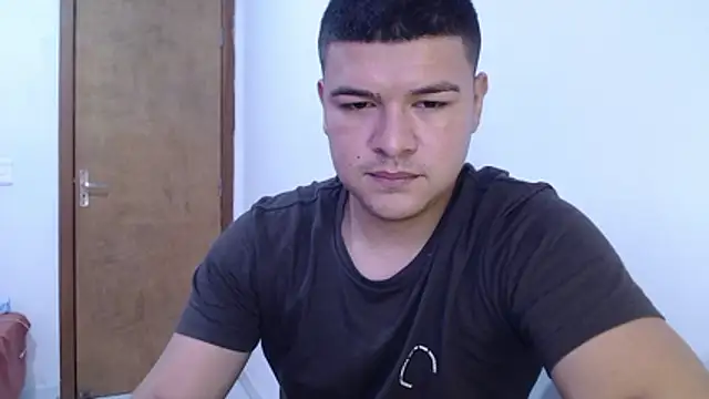 Snapshot of Plug_Control chatting on May 2026 06:58:01 PM Plug Control online show from May 2026 06:58:01 PM
