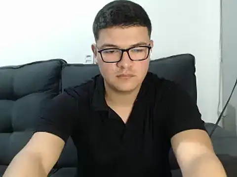 Snapshot of Plug_Control chatting on June 2026 11:35:01 PM Plug Control online show from June 2026 11:35:01 PM