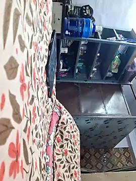 Snapshot of HangdogBeggary chatting on April 2026 06:02:01 PM HangdogBeggary online show from April 2026 06:02:01 PM