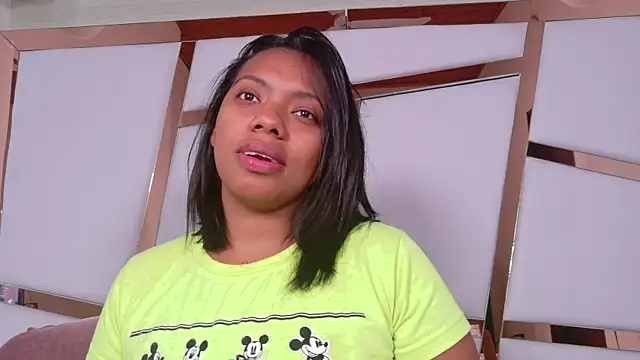 lia mariana online show from November 2025 01:21:02 PM