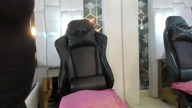 lia mariana online show from March 2026 10:10:01 PM