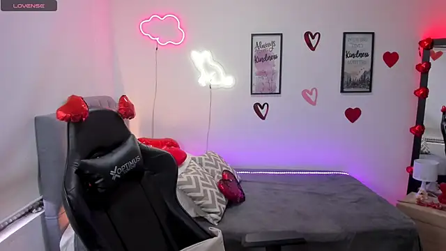 Amy joones online show from February 2025 01:21:02 PM