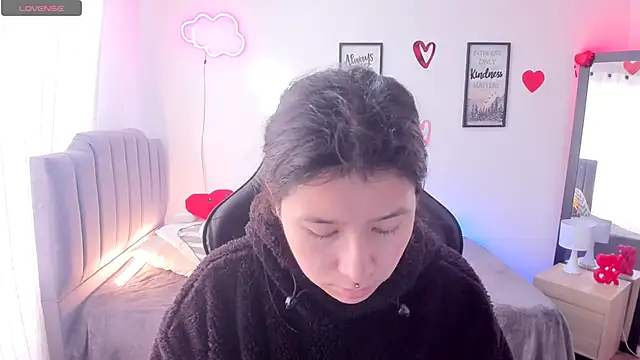 Amy joones online show from February 2025 01:31:02 PM