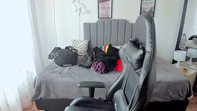 Amy joones online show from October 2025 12:50:02 PM