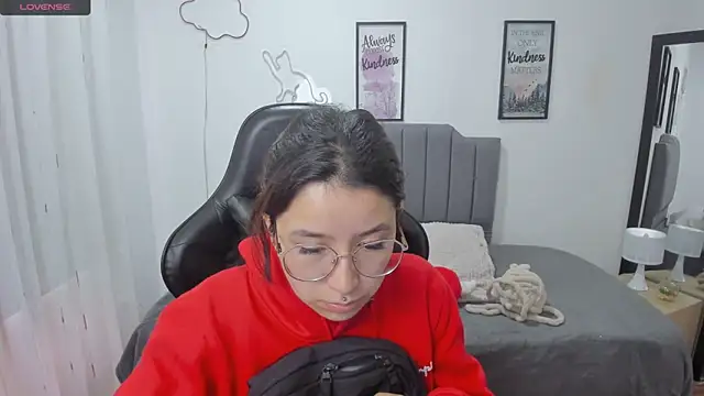 Amy joones online show from November 2025 12:39:02 PM