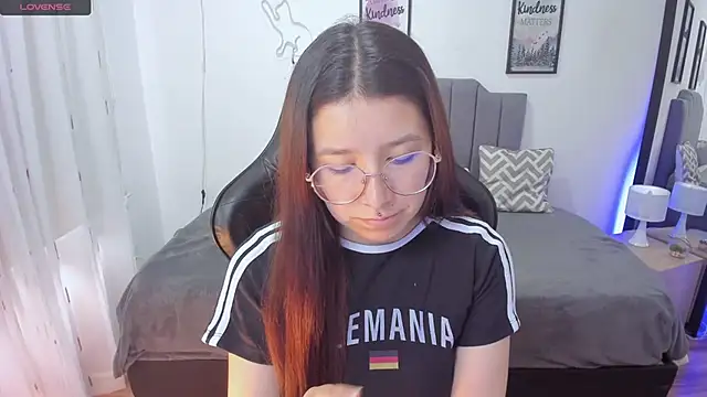 Amy joones online show from November 2025 12:58:02 PM