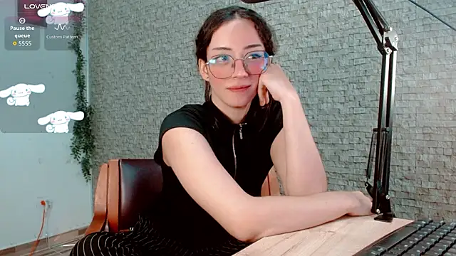 Snapshot of emma_unu chatting on February 2026 02:43:01 AM emma unu online show from February 2026 02:43:01 AM