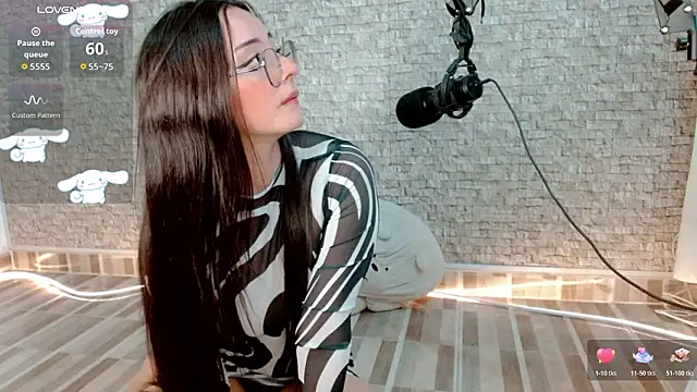 Snapshot of emma_unu chatting on March 2026 03:39:01 AM emma unu online show from March 2026 03:39:01 AM