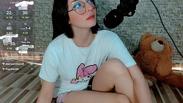 Snapshot of emma_unu chatting on April 2026 06:19:01 AM emma unu online show from April 2026 06:19:01 AM