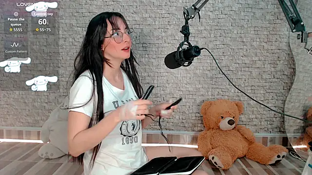 Snapshot of emma_unu chatting on May 2026 03:00:02 AM emma unu online show from May 2026 03:00:02 AM