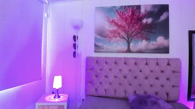 Julianaa Castro  online show from January 2025 05:56:01 PM