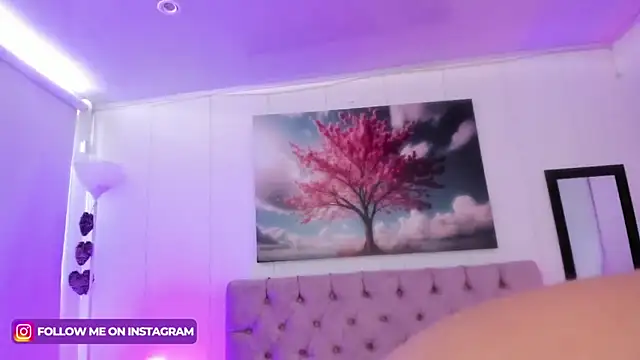 Julianaa Castro  online show from January 2025 06:02:01 PM