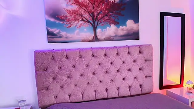 Julianaa Castro  online show from September 2025 12:59:02 PM