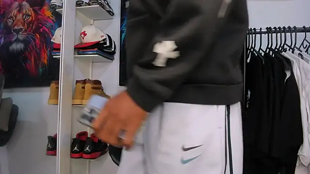 Snapshot of Pantera_black_21 chatting on April 2026 12:04:01 PM Pantera black 21 online show from April 2026 12:04:01 PM