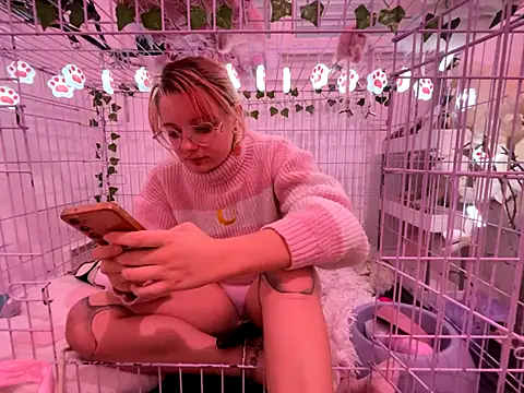 Snapshot of LaskaLeRoomba chatting on September 2025 05:18:02 PM LaskaLeRoomba online show from September 2025 05:18:02 PM