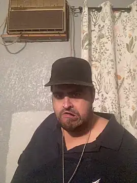 Miguel16i online show from February 2025 05:25:02 PM