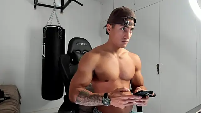 dan01  online show from November 2025 02:18:01 PM