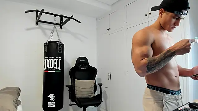 dan01  online show from December 2025 01:37:02 PM