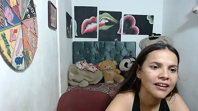 manzanahot9 online show from March 2025 01:43:02 AM