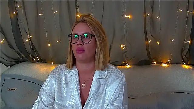 MariaNeumann online show from October 2025 06:25:02 PM