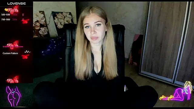  NigoNika online show from October 2025 02:52:02 PM