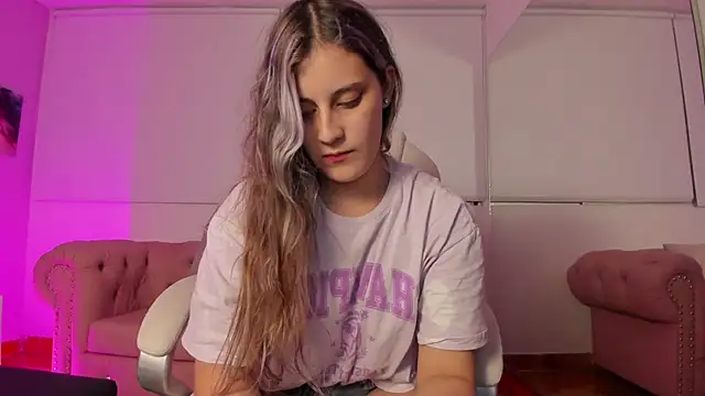 Giia paiige18 online show from January 2025 03:34:01 AM