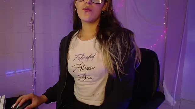 Giia paiige18 online show from September 2025 01:01:01 PM