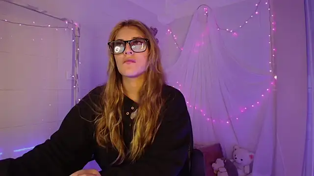 Giia paiige18 online show from October 2025 03:07:02 AM