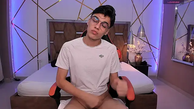 Gerony  online show from February 2025 05:05:02 AM