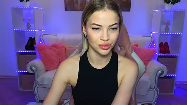 EmmyMills online show from November 2025 10:19:02 PM