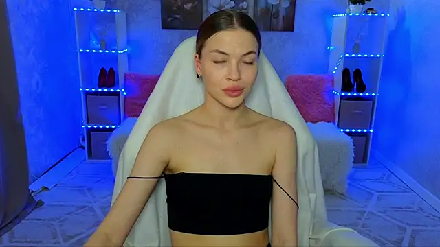 EmmyMills online show from February 2026 09:34:01 AM