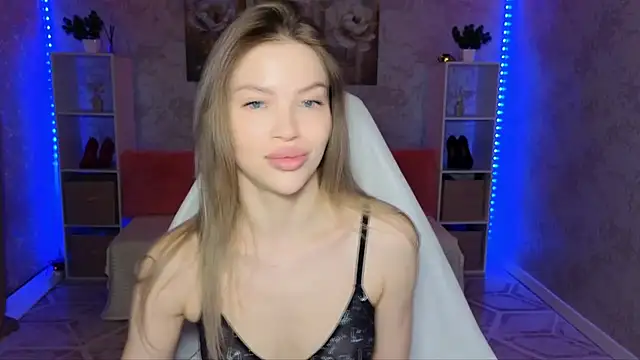 Snapshot of EmmyMills chatting on April 2026 07:30:02 PM EmmyMills online show from April 2026 07:30:02 PM