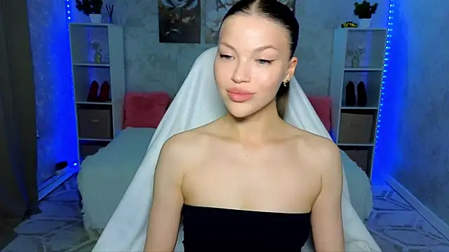 Snapshot of EmmyMills chatting on June 2026 06:21:02 PM EmmyMills online show from June 2026 06:21:02 PM