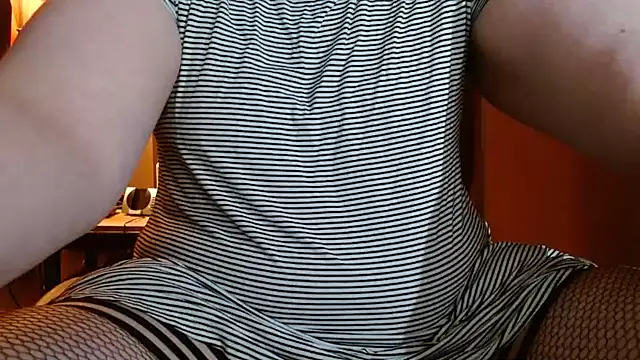 Snapshot of cosmicjones chatting on December 2024 09:24:01 AM cosmicjones online show from December 2024 09:24:01 AM