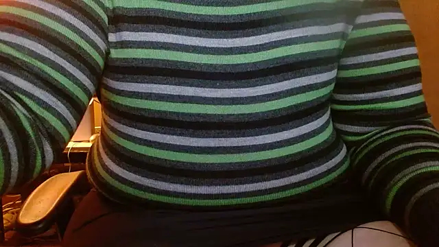 Snapshot of cosmicjones chatting on December 2024 09:48:01 PM cosmicjones online show from December 2024 09:48:01 PM