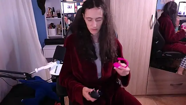 MemiKouki online show from January 2025 09:08:02 PM