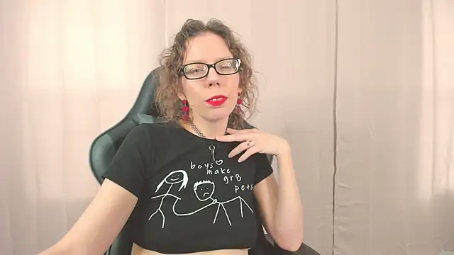 Snapshot of SaraDesirexo chatting on September 2025 01:38:02 PM SaraDesirexo online show from September 2025 01:38:02 PM