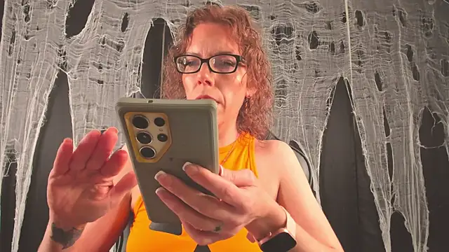 Snapshot of SaraDesirexo chatting on October 2025 12:19:02 PM SaraDesirexo online show from October 2025 12:19:02 PM