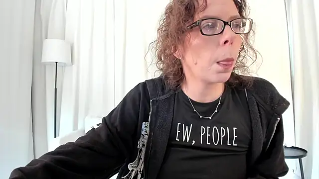 Snapshot of SaraDesirexo chatting on April 2026 02:14:02 PM SaraDesirexo online show from April 2026 02:14:02 PM