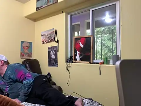 Snapshot of Mic_Oxinner chatting on April 2026 01:43:02 AM Mic Oxinner online show from April 2026 01:43:02 AM