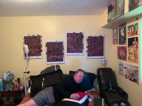 Snapshot of Mic_Oxinner chatting on April 2026 09:28:01 PM Mic Oxinner online show from April 2026 09:28:01 PM